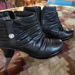 Dansko Black Leather Ankle Boots Size 39